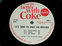 画像1: v.a.OMNIBUS ( Performed  by SHIRELLES,FOUR SEASONS,ROY ORBISON, JAN& DEAN )   - THINGS GO BETTER WITH COKE : LET'S SWING THE JINGLE FOR COCA-COLA ( Ex+++/Ex+++ )   / MID 1960's  US AMERICA ORIGINAL Used  7" SINGLE 