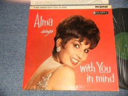 画像1: ALMA COGAN - ALMA SINGS WITH YOU IN HAND (MINT-, Ex++/MINT-) /1961 UK ENGLAND ORIGINAL 1st Press "GREEN with GOLD TEXIST Label" MONO Used LP