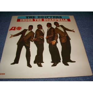 画像: THE DRIFTERS - UNDER THE BOARDWALK (1st PRESS JACKET) (Ex+/Ex++) / 1964 US AMERICA ORIGINAL 1st Press "GREEN & BLUE with BLACK FUN Label" "MULTI-COLOR Photo on FRONT Cover in WHITE Jacket" MONO Used LP