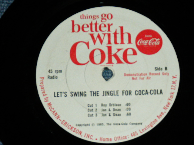 画像: v.a.OMNIBUS ( Performed  by SHIRELLES,FOUR SEASONS,ROY ORBISON, JAN& DEAN )   - THINGS GO BETTER WITH COKE : LET'S SWING THE JINGLE FOR COCA-COLA ( Ex++/Ex++ )   / MID 1960's  US AMERICA ORIGINAL Used  7" SINGLE 