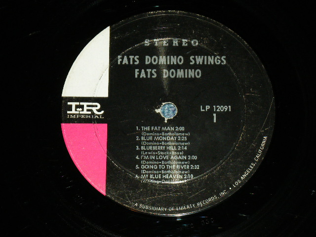 画像: FATS DOMINO - FATS DOMINO SWINGS ( Ex+/Ex++ )  / 1964 Release Version US AMERICA ORIGINAL "BLACK with PINK  Label"  STEREO Used  LP 