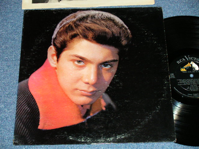 画像1: PAUL ANKA - YOUNG, ALIVE AND IN LOVE!  ( with PORTRAIT OF PAUL ANKA on FRONT COVER STYLE : Ex+/Ex+++ ) /  1962 US AMERICA ORIGINAL UMONO Used LP