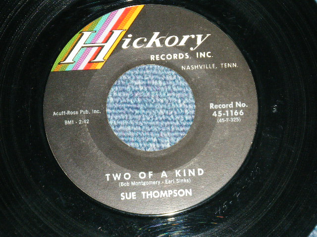 画像1: SUE THOMPSON -  TWO OF A KIND : IT HAS TO BE  (Ex+++/Ex+++)  / 1962 US AMERICA ORIGINAL   Used 7" SINGLE 