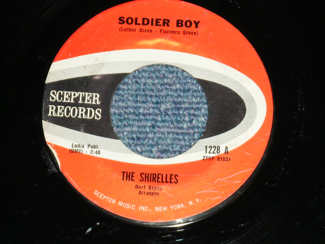 画像1: THE SHIRELLES - SOLDIER BOY : LOVE IS A SWINGIN' THING ( Ex+++/Ex+++ WEAR ) / 1962 US AMERICA  Used 7" SINGLE