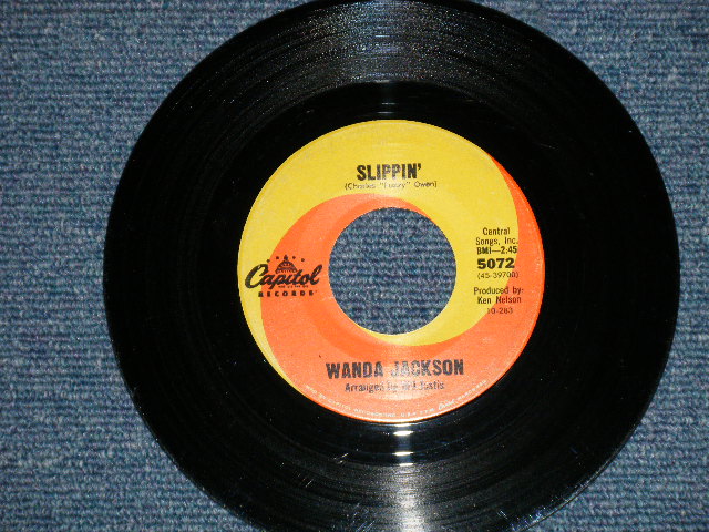 画像1: WANDA JACKSON -  SLIPPIN' : JUST FOR YOU  (  Ex++/ Ex++ )  / 1963 US AMERICA ORIGINAL Used 7"Single