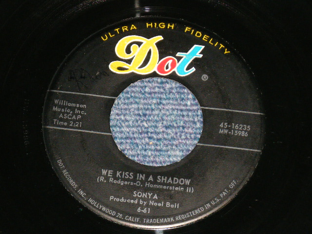 画像1: SONYA- WE KISS IN A SHADOW : LITTLE RED ROOSTER ( Ex+++/Ex+++)  / 1960 US AMERICA ORIGINAL  Used 7" SINGLE 