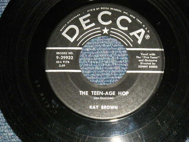 画像1: KAY BROWN - A) THE TEEN-AGE HOP  B) YOU MUST COME IN AT THE DOOR  (Ex++/Ex++) / 1959 US AMERICA ORIGINAL Used 7" SINGLE  